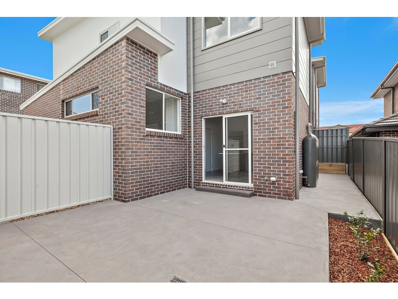 2/140 Pioneer Drive, Flinders NSW 2529