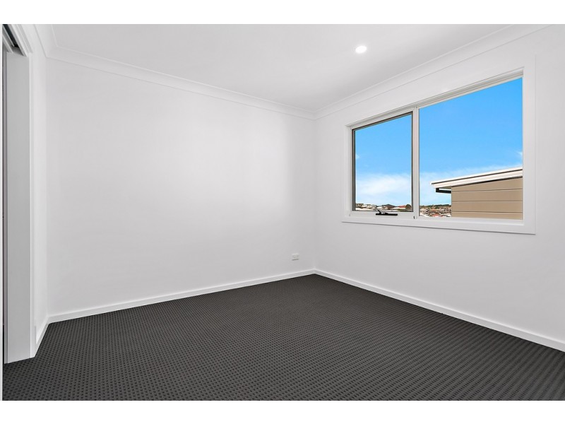 2/140 Pioneer Drive, Flinders NSW 2529