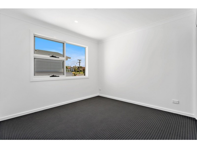 2/140 Pioneer Drive, Flinders NSW 2529