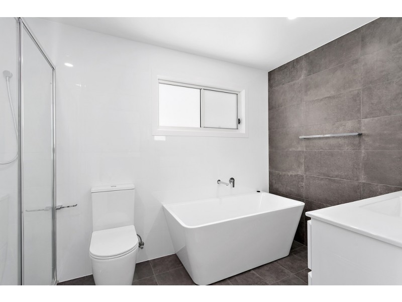 2/140 Pioneer Drive, Flinders NSW 2529