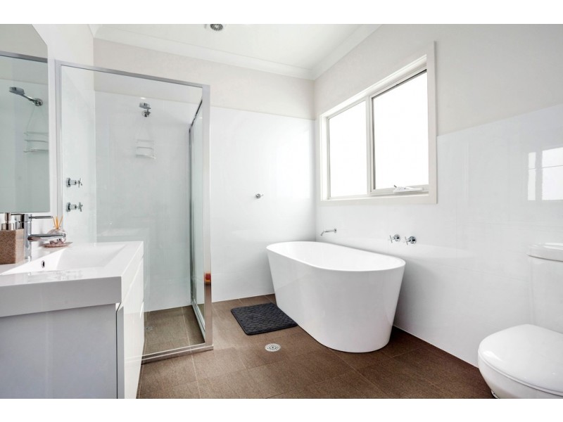 8 Foster Road, Flinders NSW 2529
