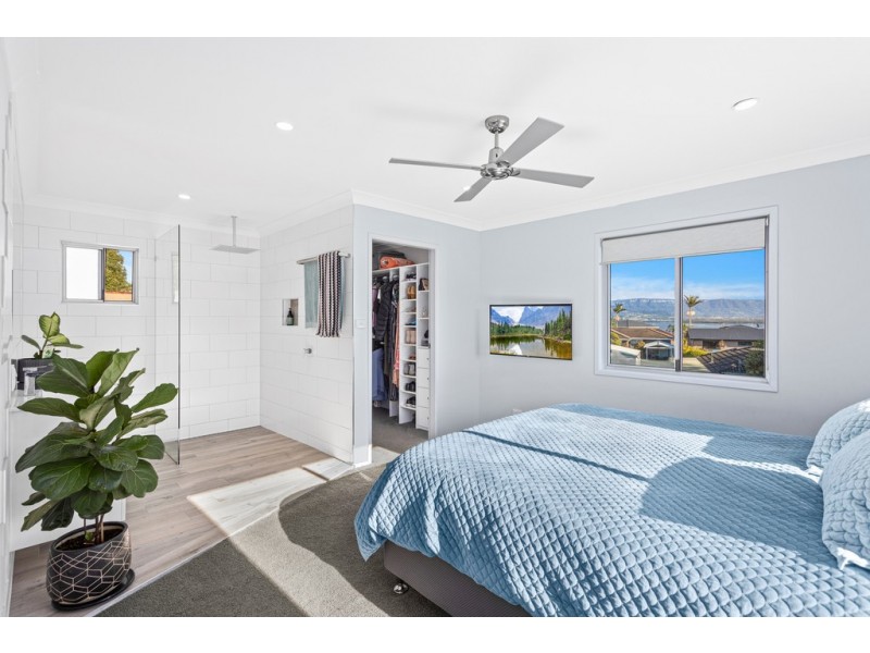 4 Cox Parade, Mount Warrigal NSW 2528