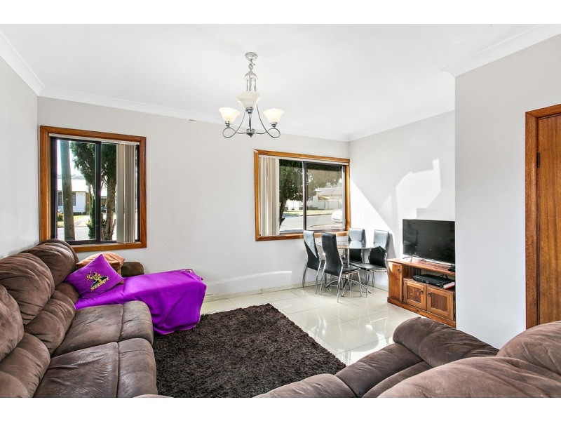 9 Barnes Street, Berkeley NSW 2506