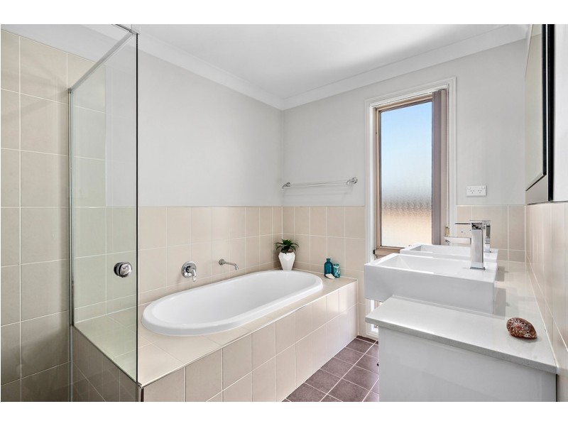 16 Caravel Crescent, Shell Cove NSW 2529