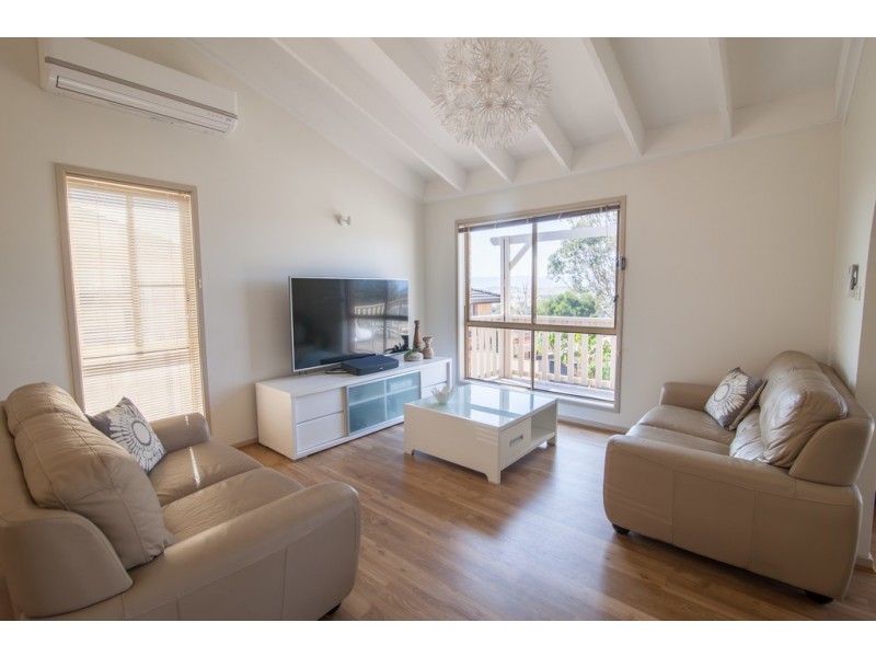 21 Scenic Crescent, Albion Park NSW 2527