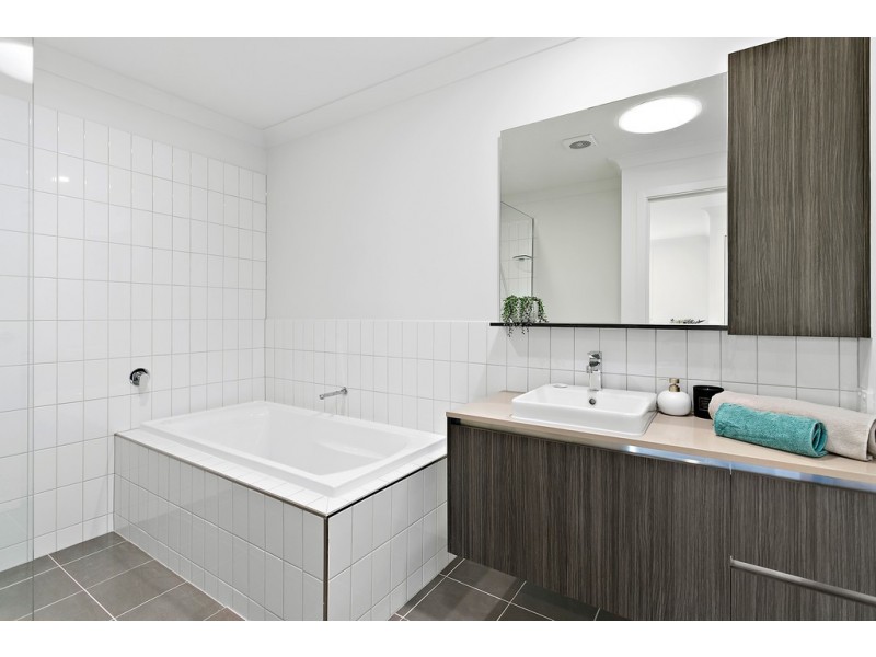 100 Harbour Boulevarde, Shell Cove NSW 2529