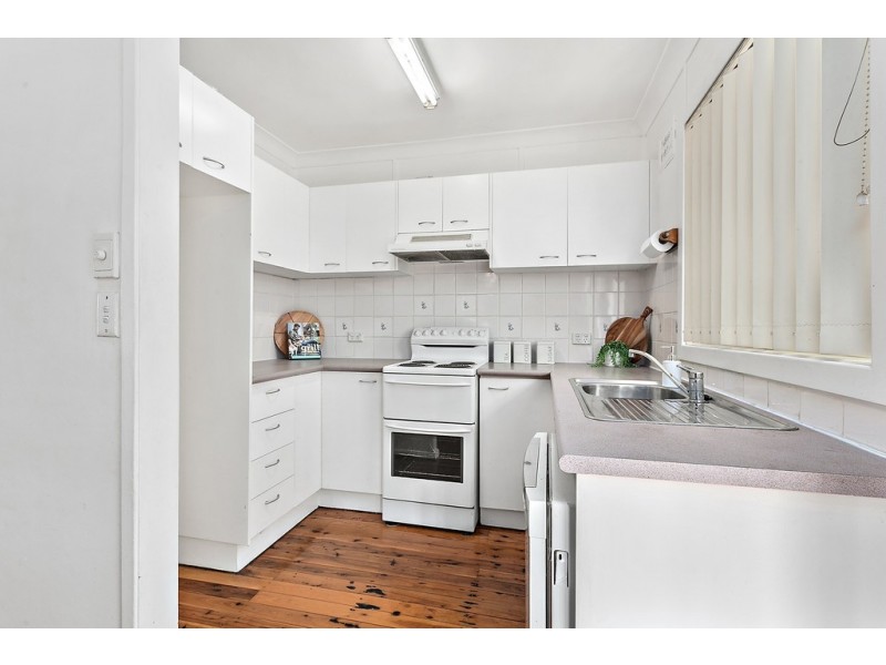 36 Girraween Avenue, Lake Illawarra NSW 2528