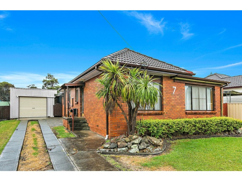 7 Hoskins Avenue, Warrawong NSW 2502