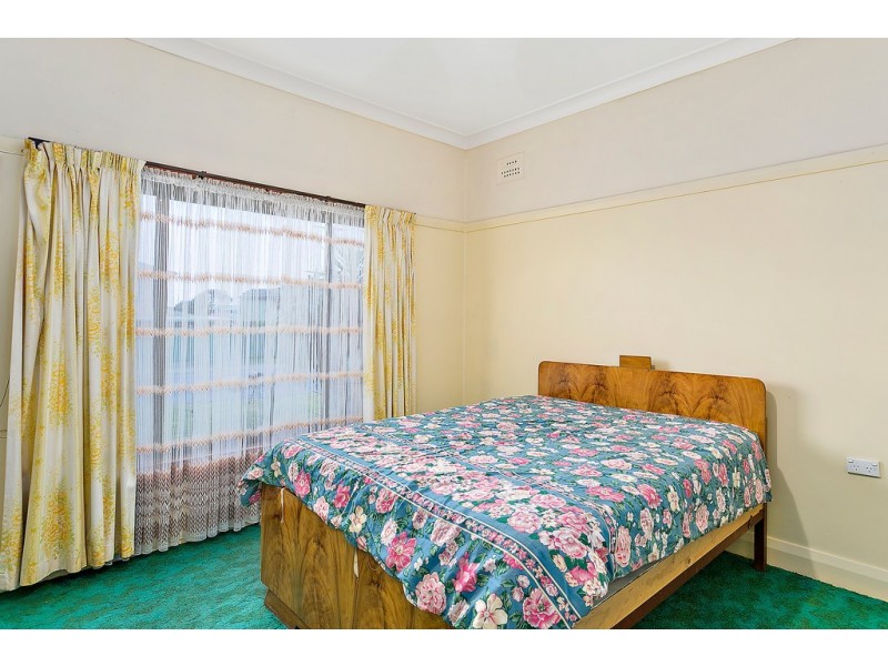 7 Hoskins Avenue, Warrawong NSW 2502