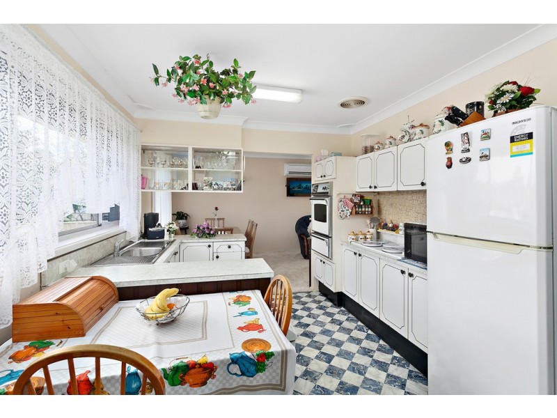 11 Gray Avenue, Mount Warrigal NSW 2528