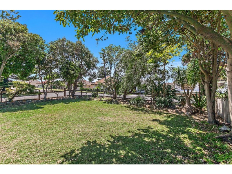 61 Tobruk Avenue, Port Kembla NSW 2505
