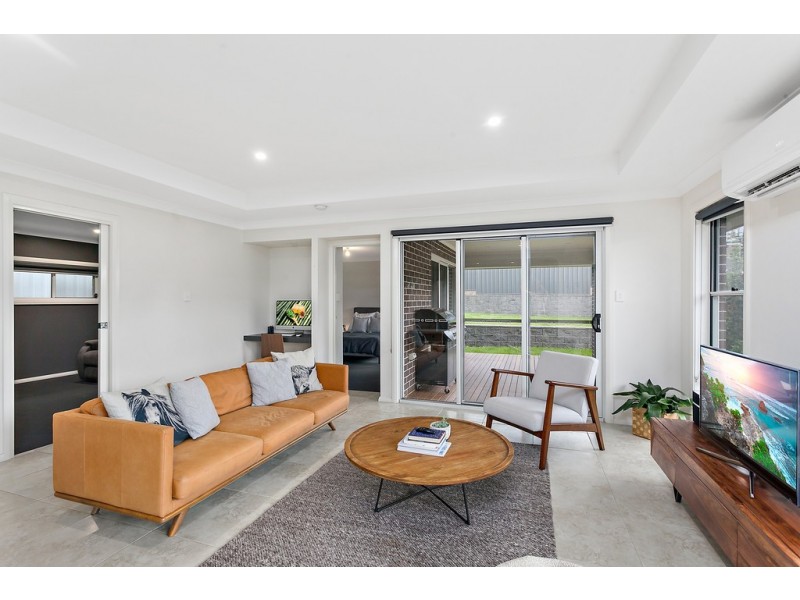 13 Elizabeth Circuit, Flinders NSW 2529