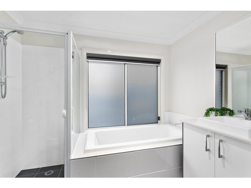 13 Elizabeth Circuit, Flinders NSW 2529