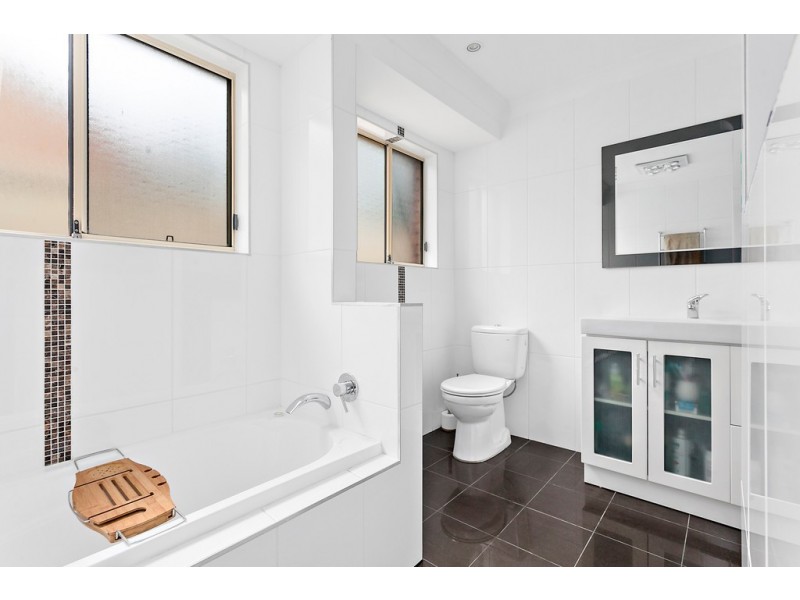 8 Mayfield Circuit, Albion Park NSW 2527