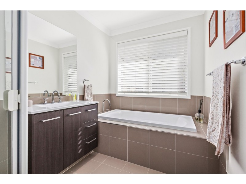1 St Andrews Parkway, Shell Cove NSW 2529