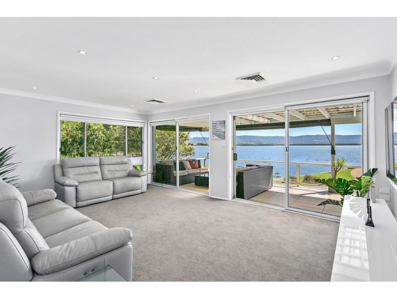 107 The Esplanade, Oak Flats NSW 2529