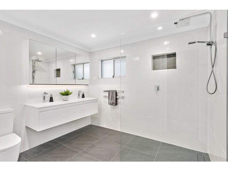 107 The Esplanade, Oak Flats NSW 2529