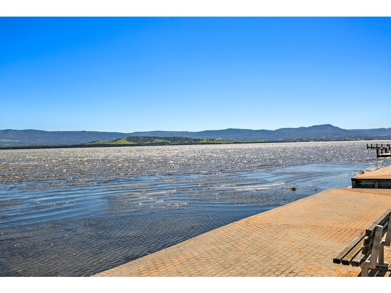 107 The Esplanade, Oak Flats NSW 2529