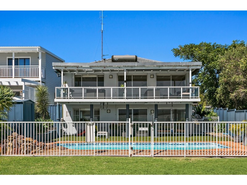 107 The Esplanade, Oak Flats NSW 2529