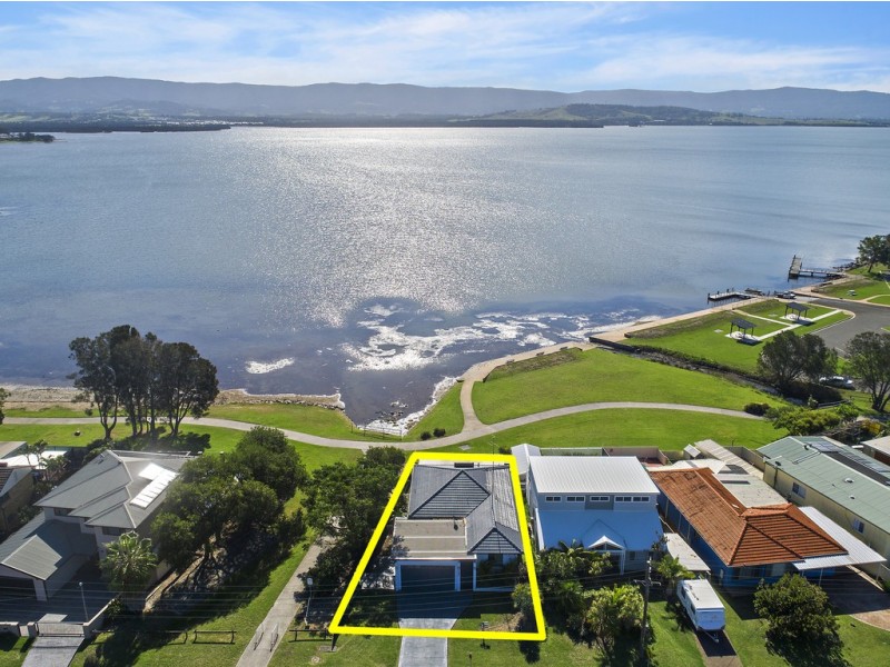 107 The Esplanade, Oak Flats NSW 2529