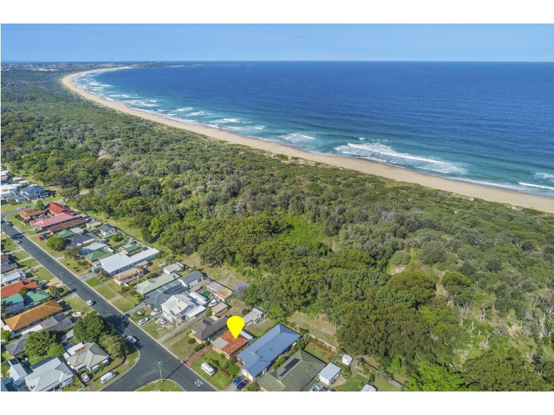 93 Ocean Street, Windang NSW 2528