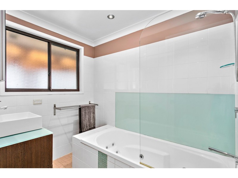 6 Nalong Place, Oak Flats NSW 2529