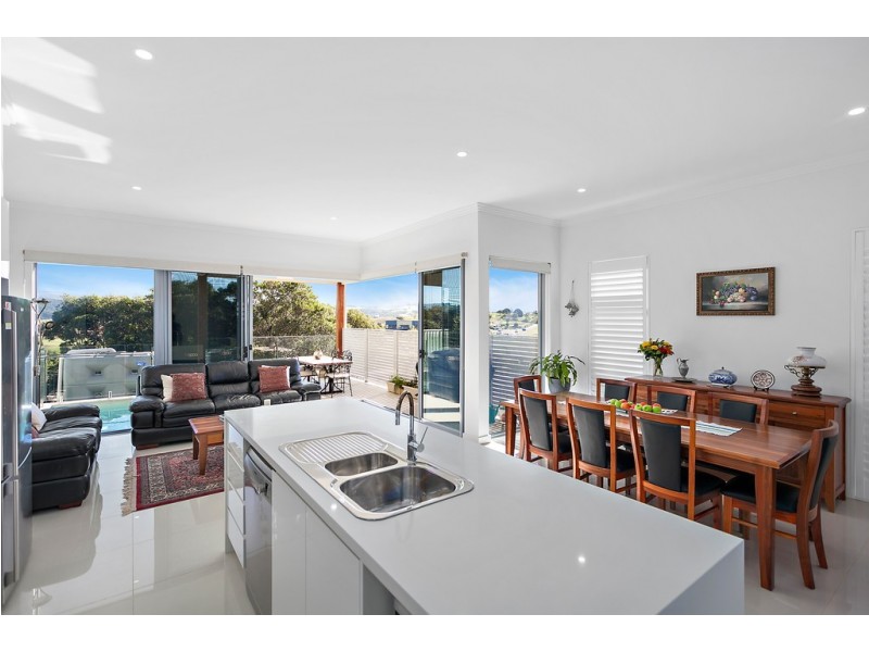 10 Glades Parkway, Shell Cove NSW 2529