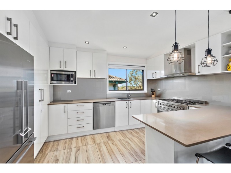 6 Rowley Avenue, Mount Warrigal NSW 2528