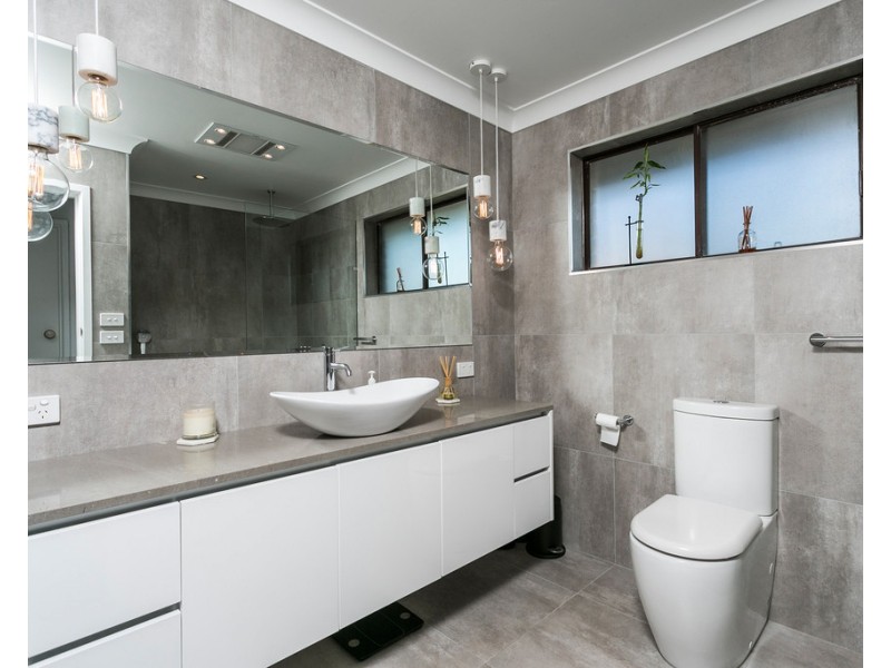 35 Shipton Crescent, Mount Warrigal NSW 2528