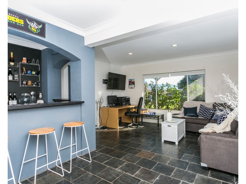 35 Shipton Crescent, Mount Warrigal NSW 2528