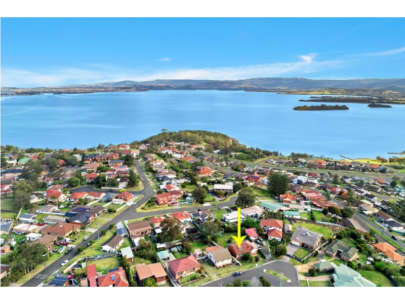 30 Noble Parade, Lake Heights NSW 2502