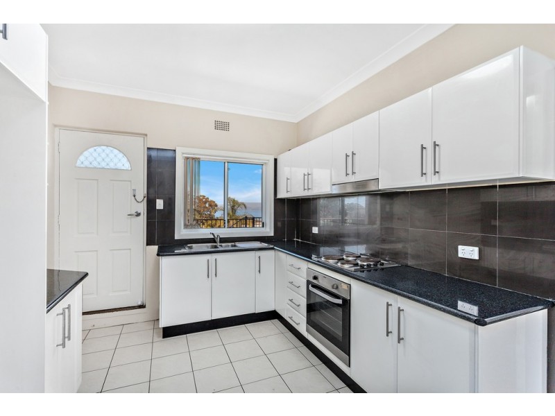 30 Noble Parade, Lake Heights NSW 2502