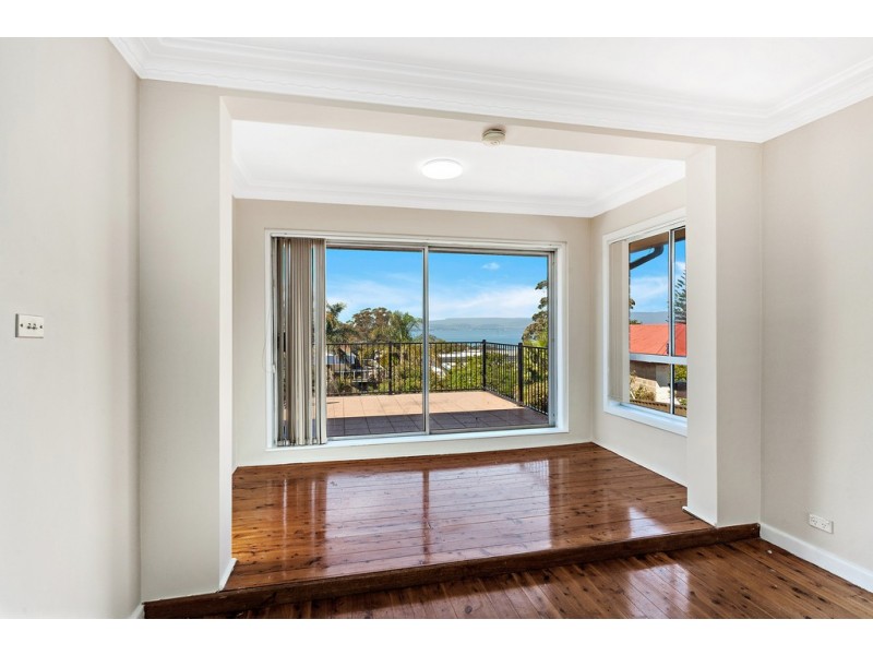 30 Noble Parade, Lake Heights NSW 2502