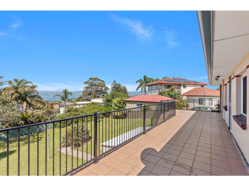 30 Noble Parade, Lake Heights NSW 2502