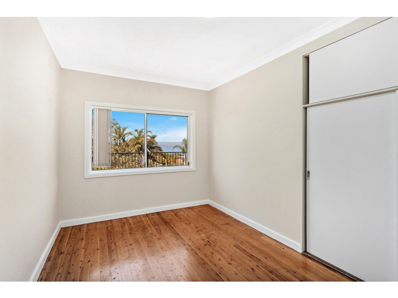 30 Noble Parade, Lake Heights NSW 2502