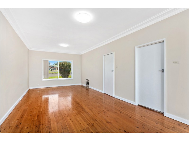 30 Noble Parade, Lake Heights NSW 2502