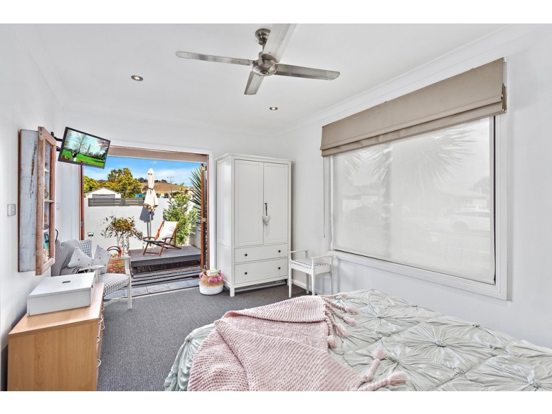 18 Madden Street, Oak Flats NSW 2529
