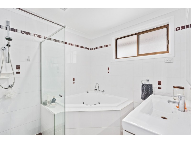 18 Madden Street, Oak Flats NSW 2529