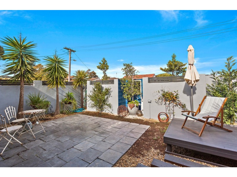 18 Madden Street, Oak Flats NSW 2529