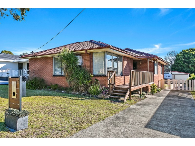 17 Gordon Avenue, Oak Flats NSW 2529