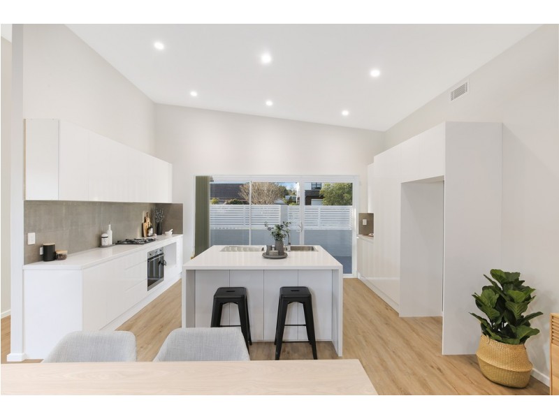 11 Hopetoun Street, Oak Flats NSW 2529