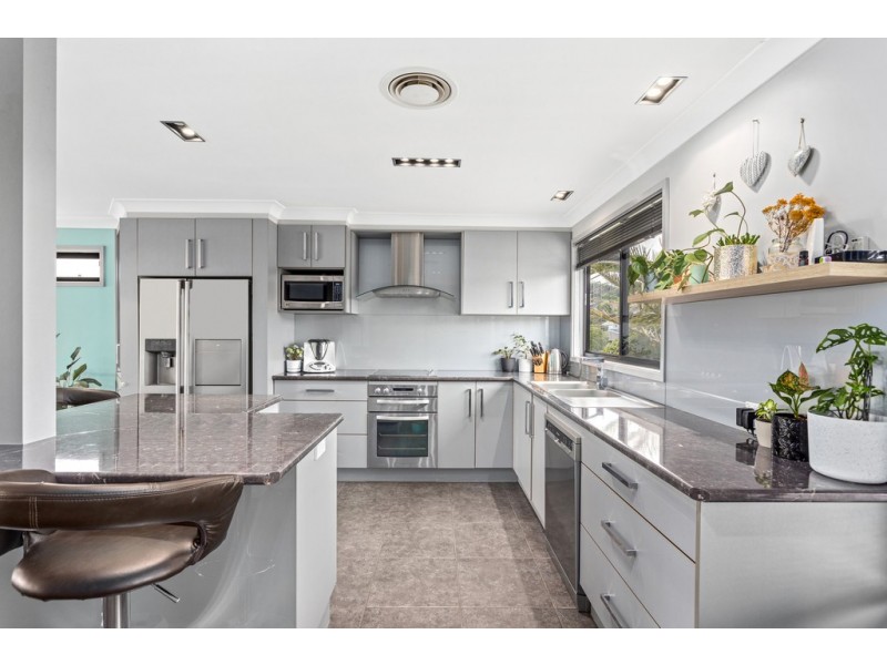 10 Hayes Avenue, Mount Warrigal NSW 2528