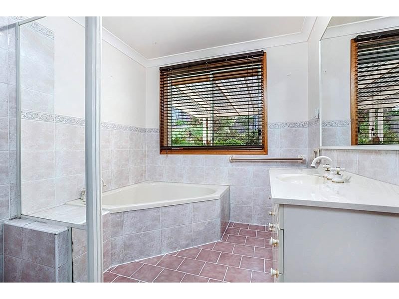 28 Scenic Crescent, Albion Park NSW 2527