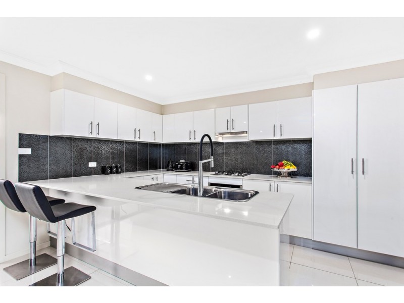 2 Elizabeth Circuit, Flinders NSW 2529