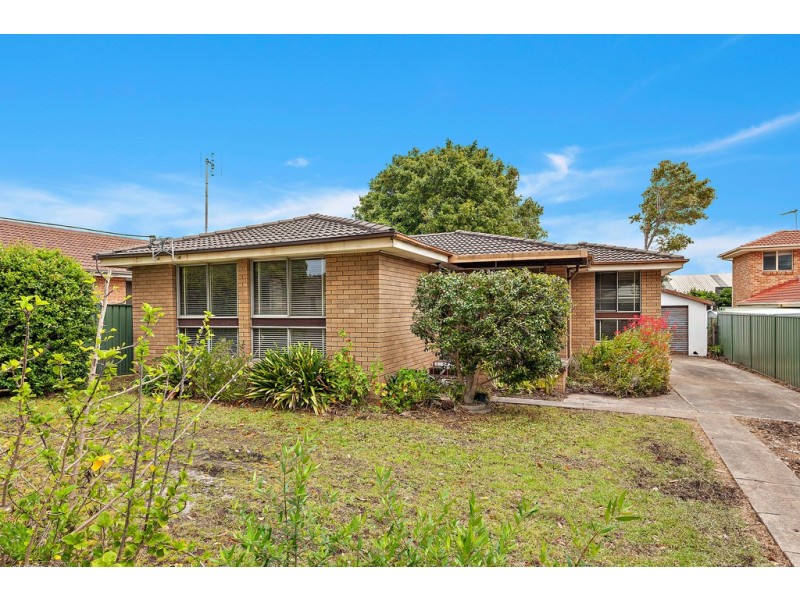 9 Central Avenue, Oak Flats NSW 2529