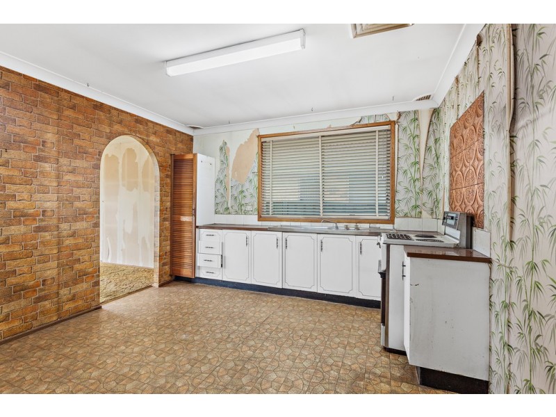 9 Central Avenue, Oak Flats NSW 2529