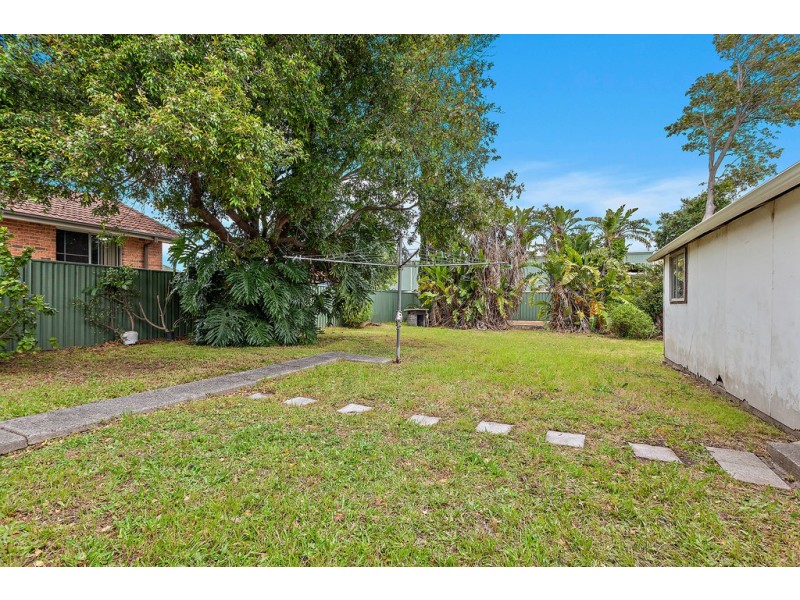 9 Central Avenue, Oak Flats NSW 2529