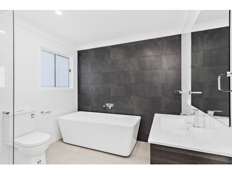 2/3A Whittaker Street, Flinders NSW 2529