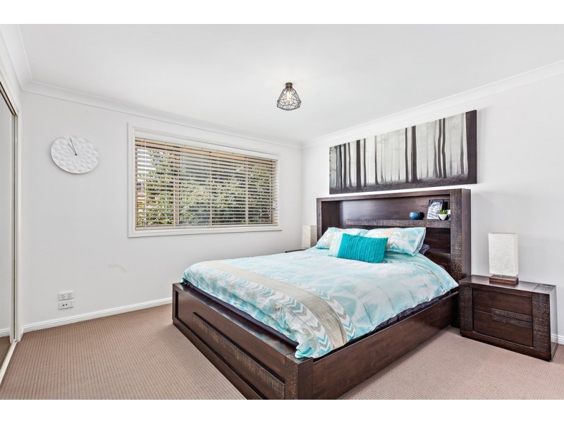 1 Eucumbene Avenue, Flinders NSW 2529