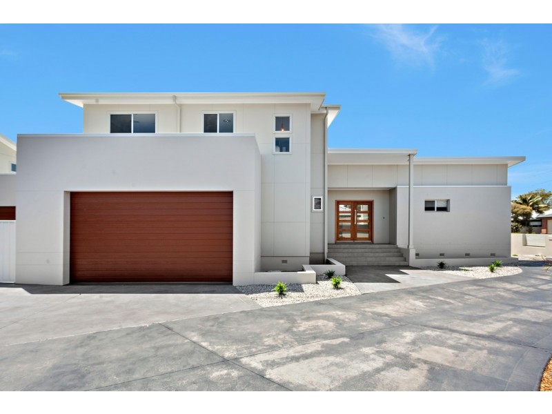 11 Headland Parade, Barrack Point NSW 2528